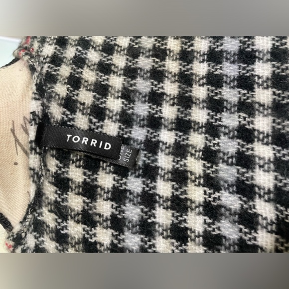 Torrid Gingham Stripe Ruffle Ruana Black Red OS - Picture 2 of 8